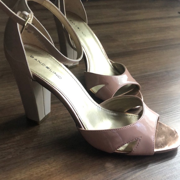 Like new Bandolino size 8.5 - Picture 3 of 11